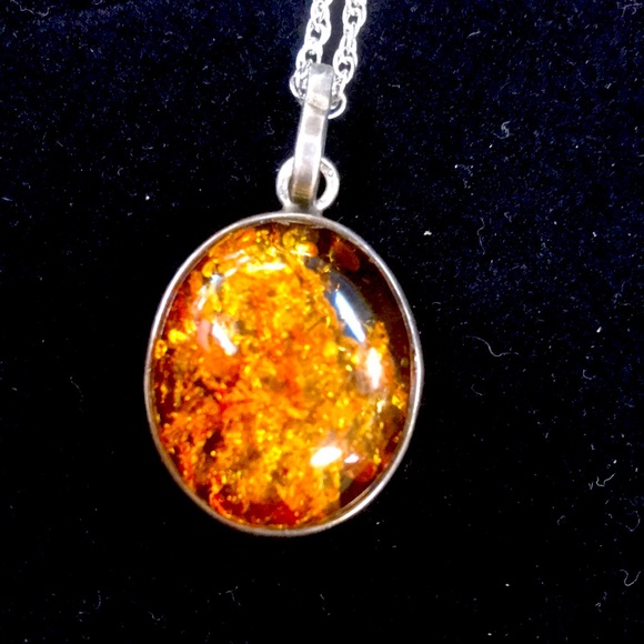 Vintage Baltic Honey Amber & Sterling Silver Pendant on 18”Sterling Silver Chain - Picture 2 of 3